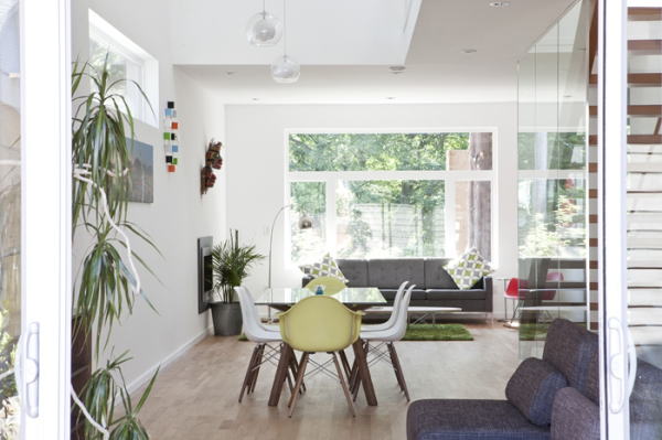 �C���e���A